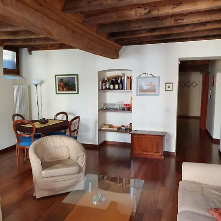 アパート Casa Della Tranquillita ヴァラッロ